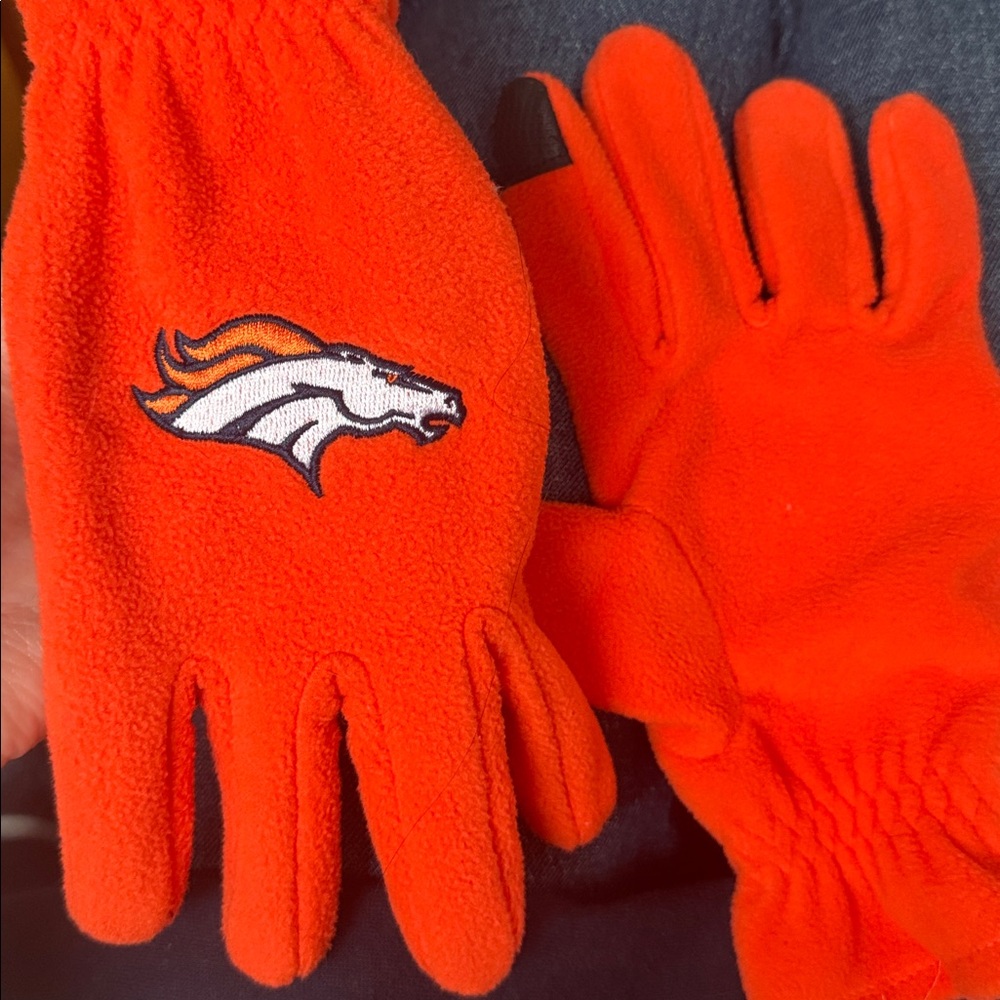 Denver Broncos fleece gloves